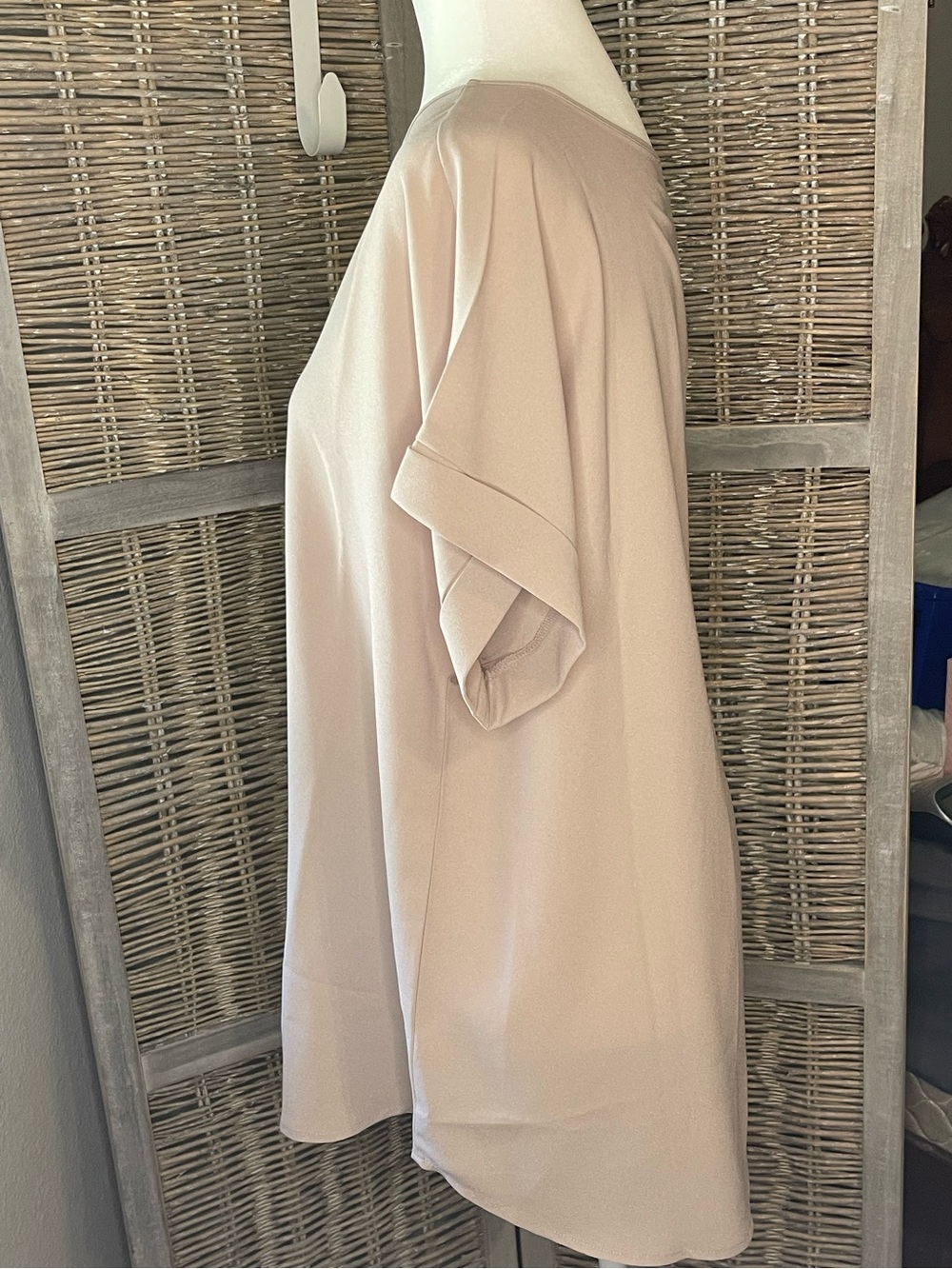 Great lightweight Cream/Taupe ZENANA Outfitters shirt in 1x. (22) - Picture 4 of 12